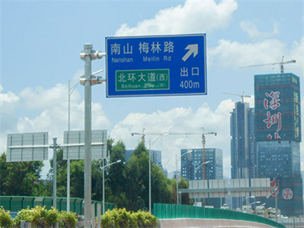 星空体育官方网站-高效太阳能频闪路障灯
