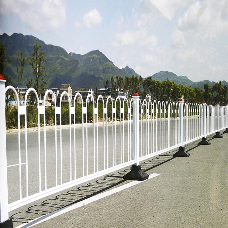 市政道路隔离护栏的设计特点以及类型(图1)